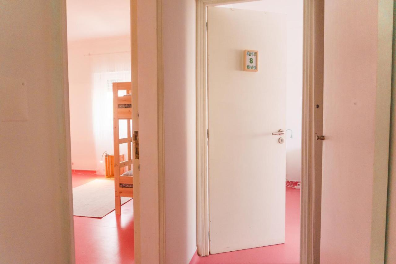 Hospedium Hostel Republica Surf House Ерисейра Екстериор снимка