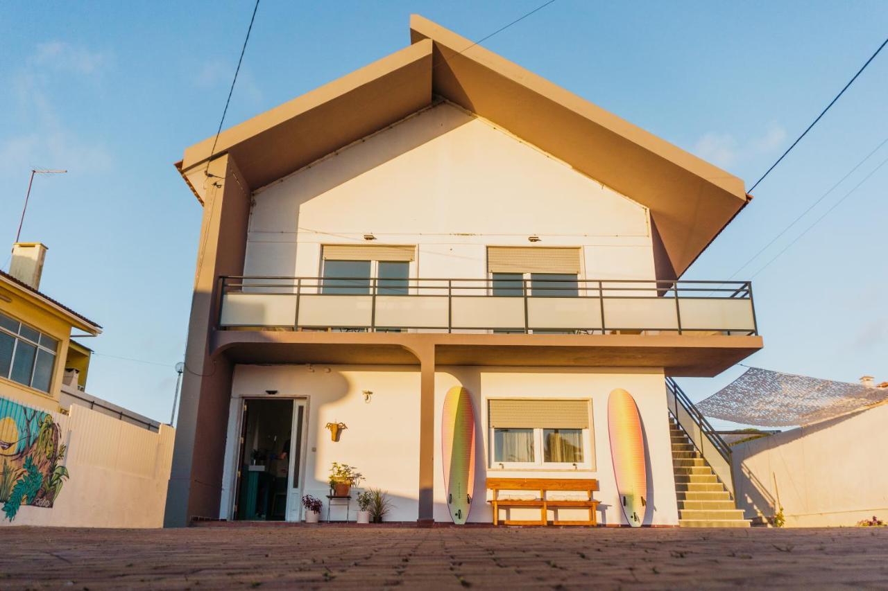Hospedium Hostel Republica Surf House Ерисейра Екстериор снимка